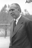 [Photo] Niels Bohr